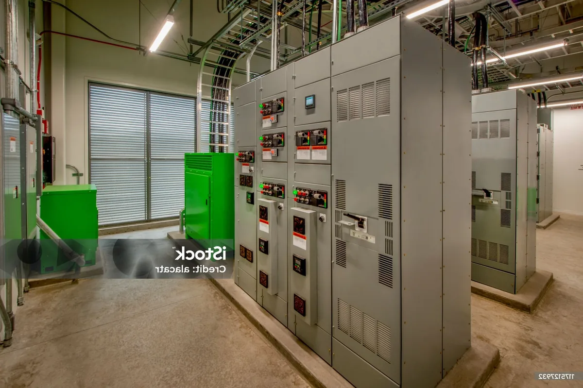 Sala elétrica com quadros de distribuição