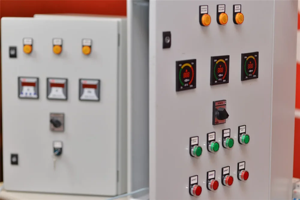 Painéis elétricos